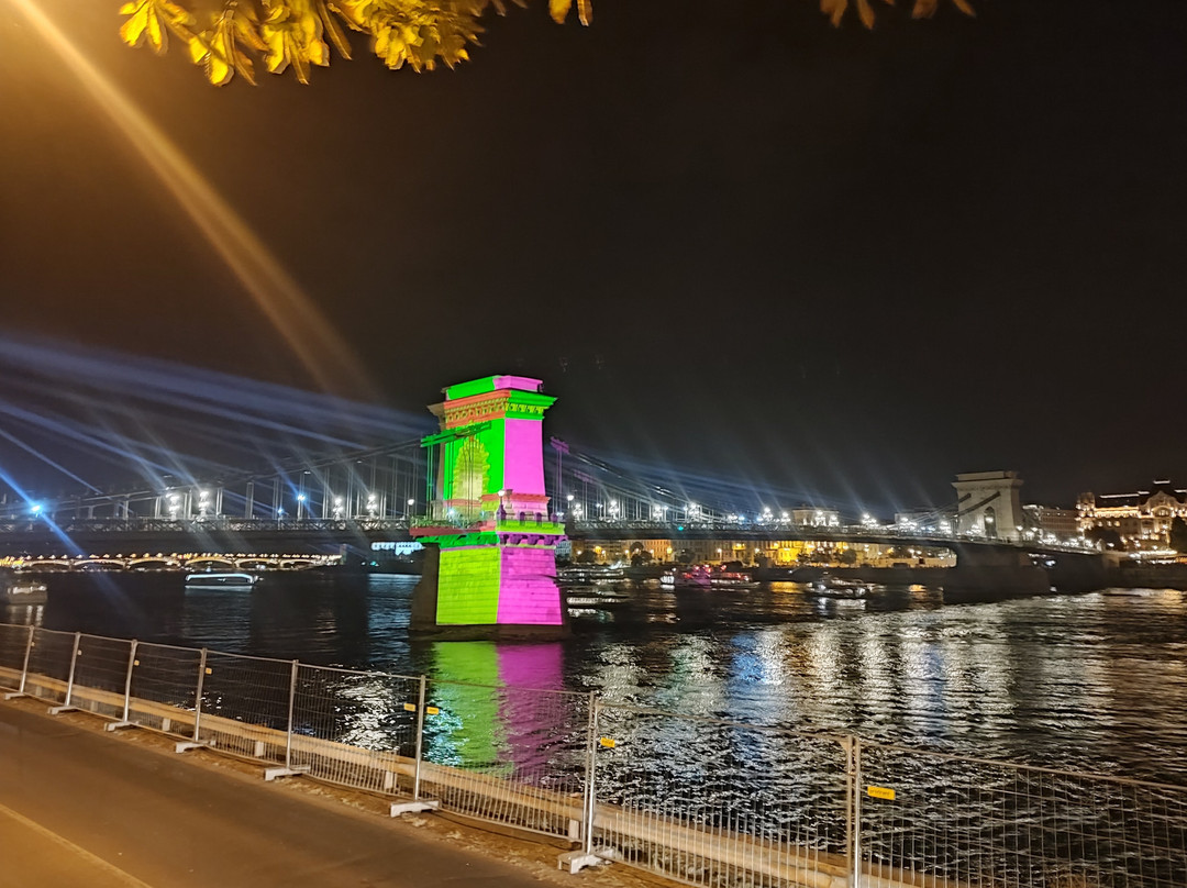 铁索桥（Szechenyi lanchid）-布达佩斯必去景点