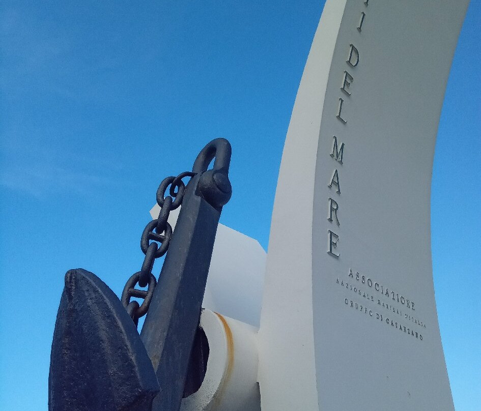 Monumento Ai Caduti Del Mare-Catanzaro Lido必去景点