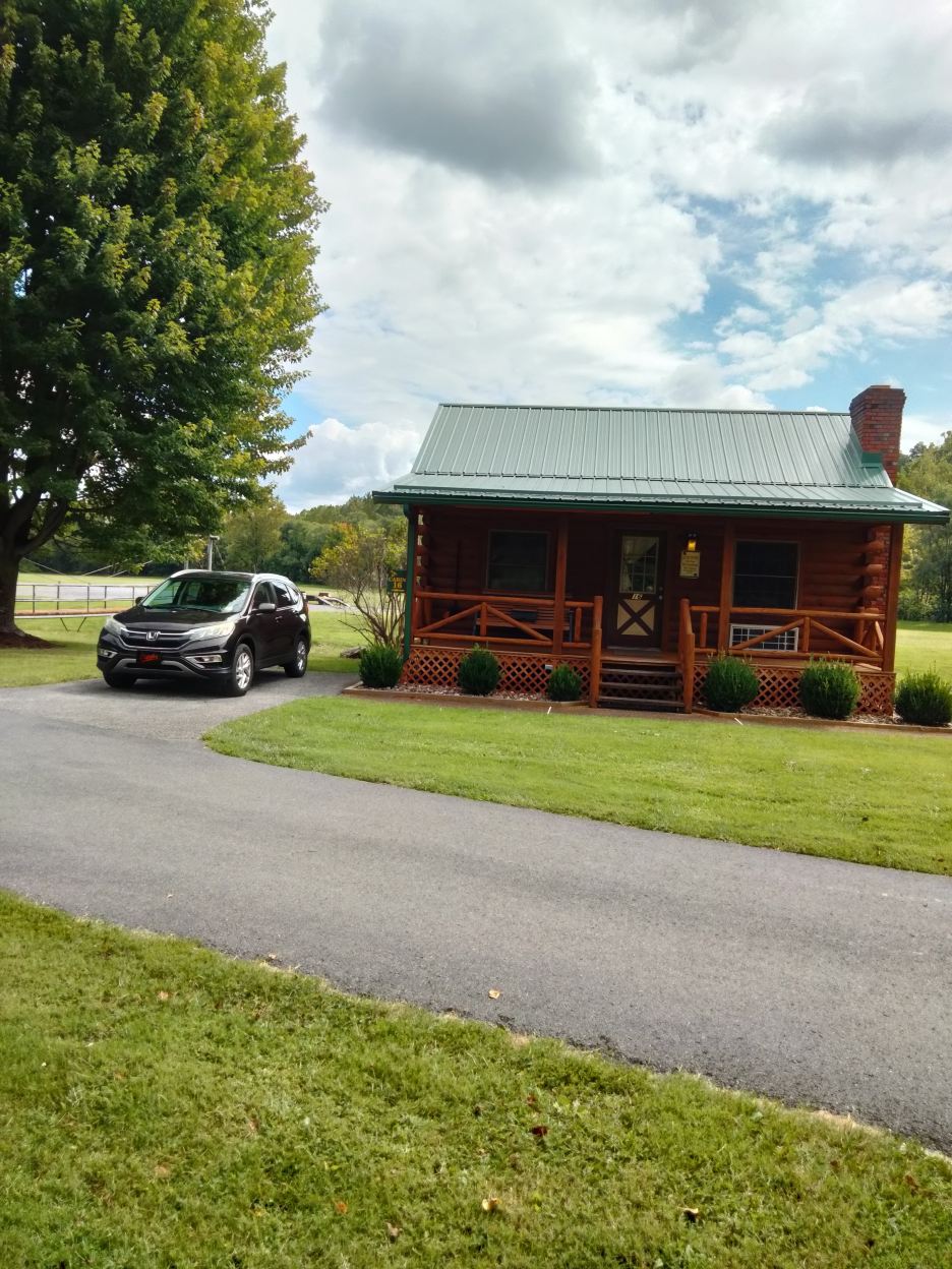 Smoke Hole Caverns & Log Cabin Resort-旅行者