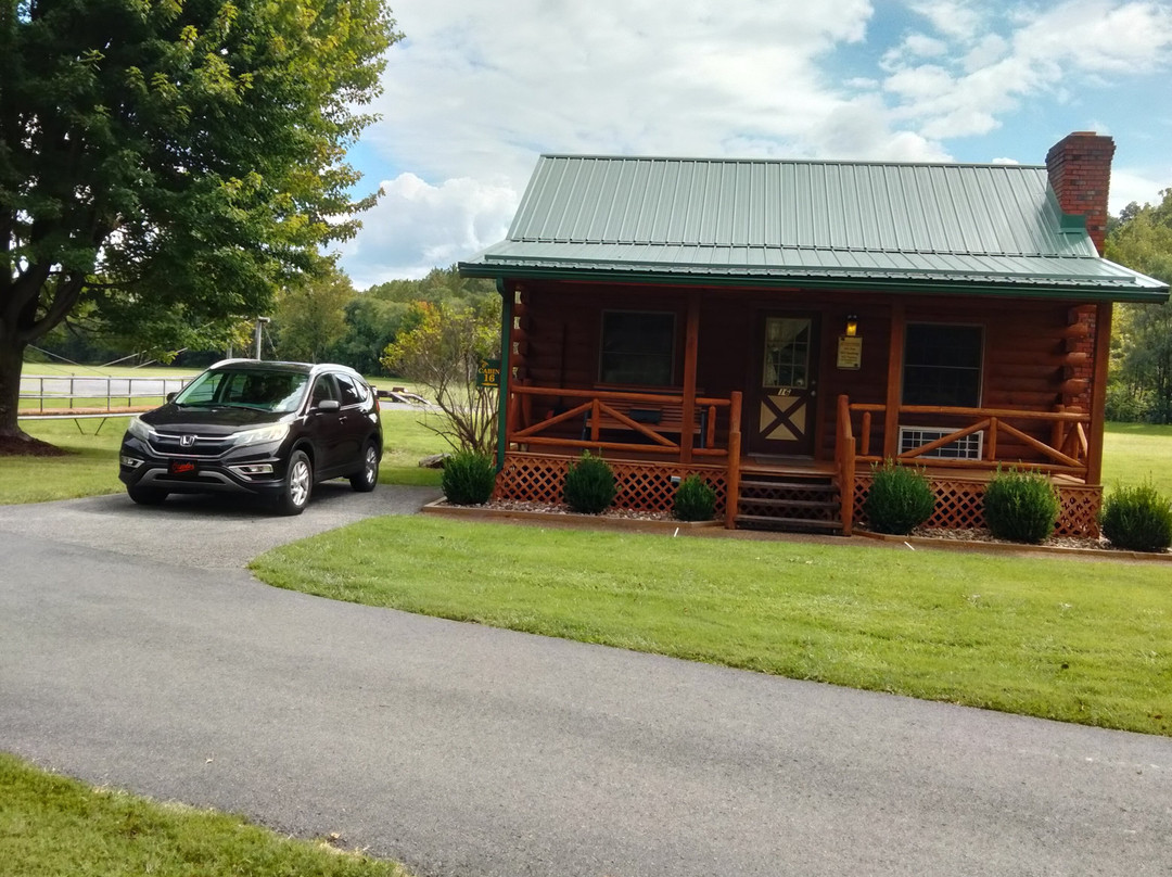 Smoke Hole Caverns & Log Cabin Resort主图