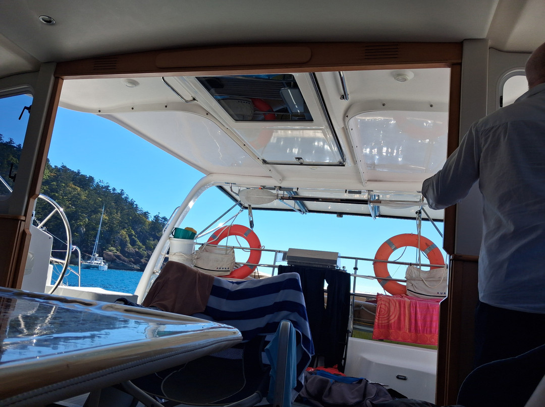 Cumberland Charter Yachts-艾尔利滩必去景点