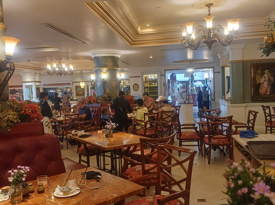头顿帝国酒店主图