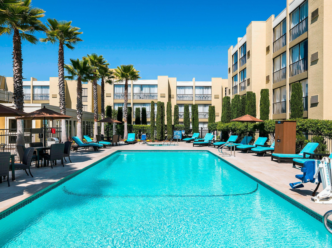 福朋圣拉菲尔喜来登酒店主图