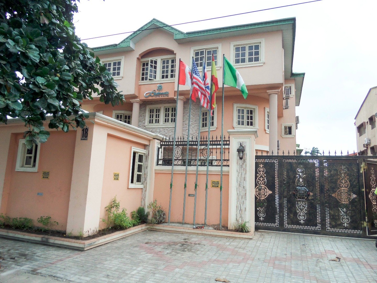 Britannia Hotel & Suites-官方