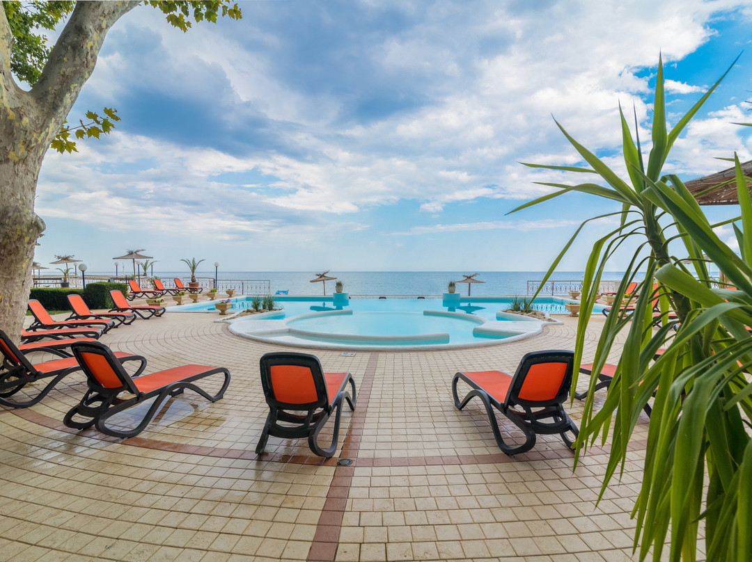 Marina Hotel, Sunny Day Resort