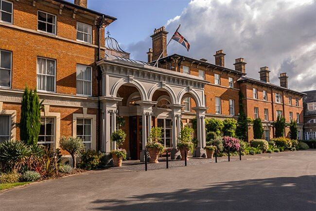 Oatlands Park Hotel主图