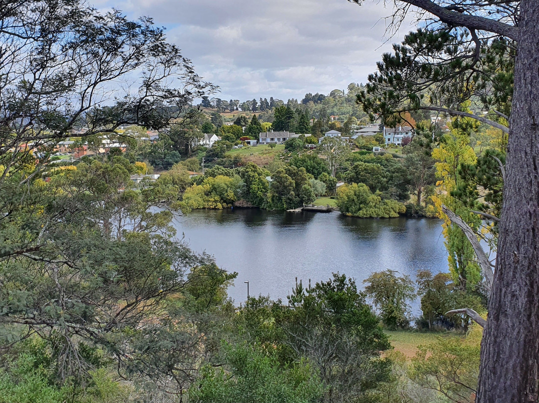 Derwent Cliffs Walk-New Norfolk必去景点