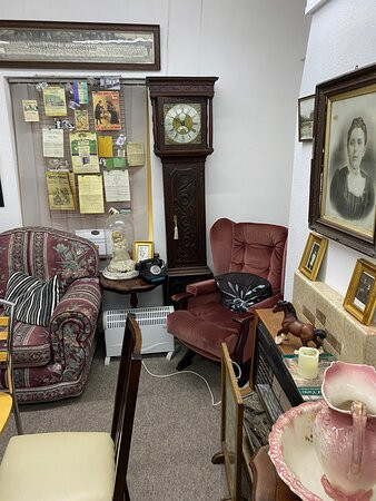 Haunted Antiques Paranormal Research Center景点图片