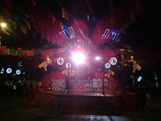 Plaza de Armas-瓦拉塔港必去景点