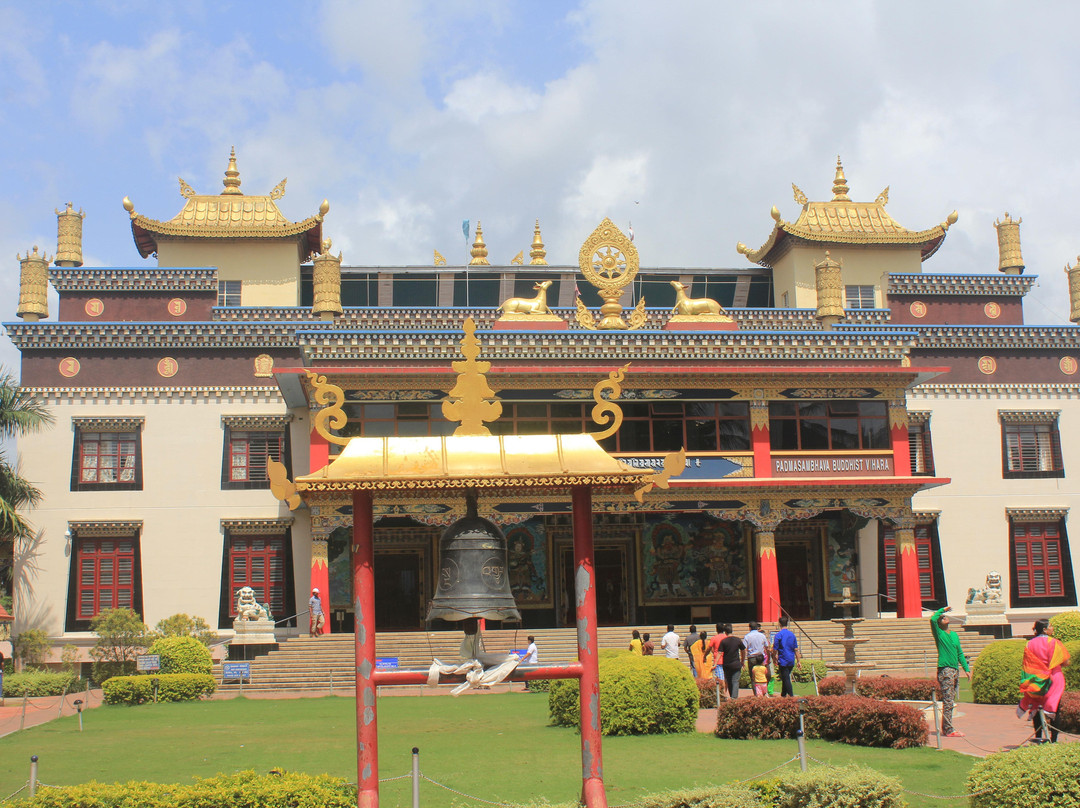 Golden Temple - Namdroling Monastery景点图片