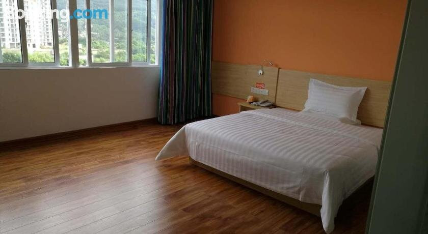 7天五指山沿河南路店