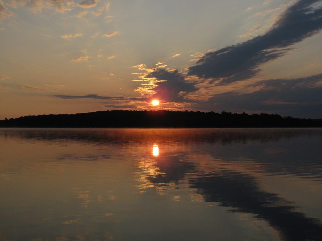 Chandos Lake景点图片