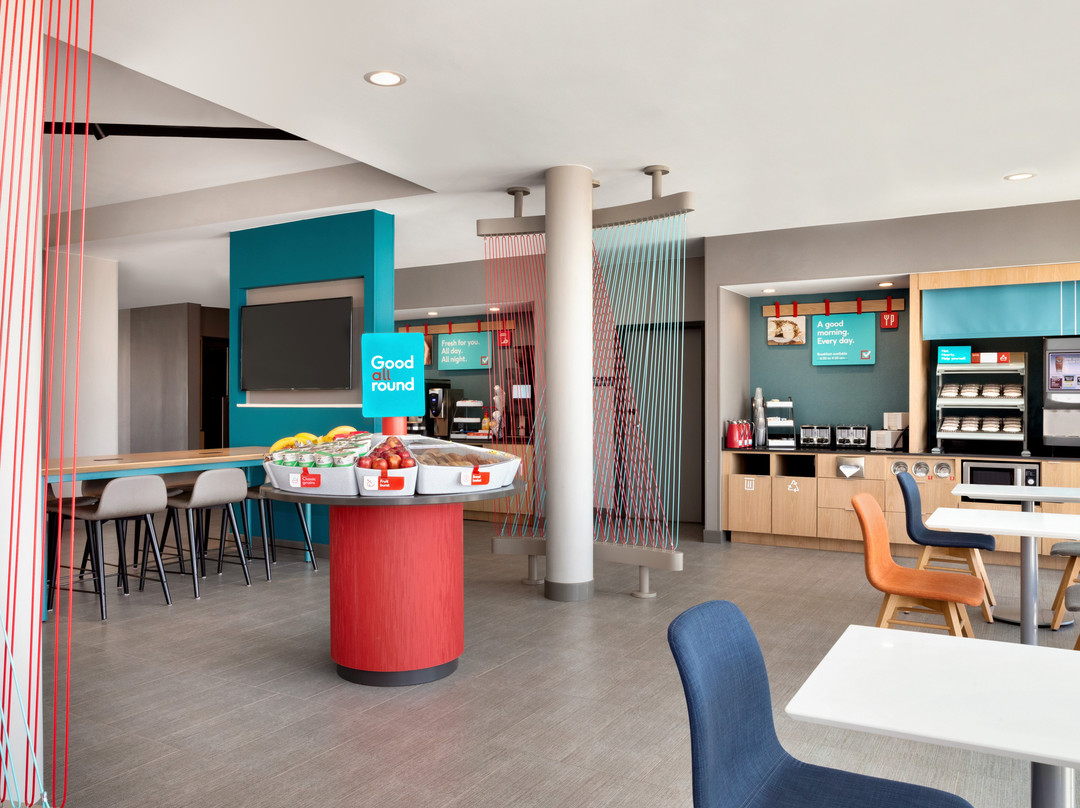 Avid Hotels Milwaukee West - Waukesha by IHG主图