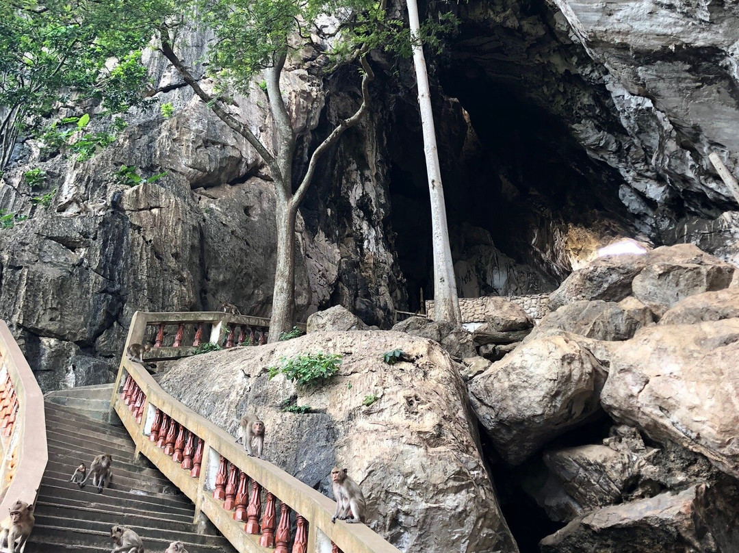 Wat Tham Khao Chakan景点图片
