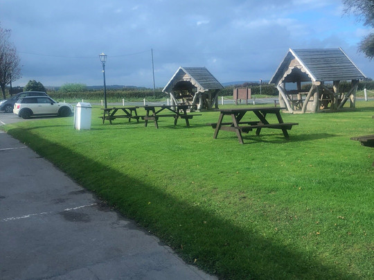 Ralegh's Cross Inn主图