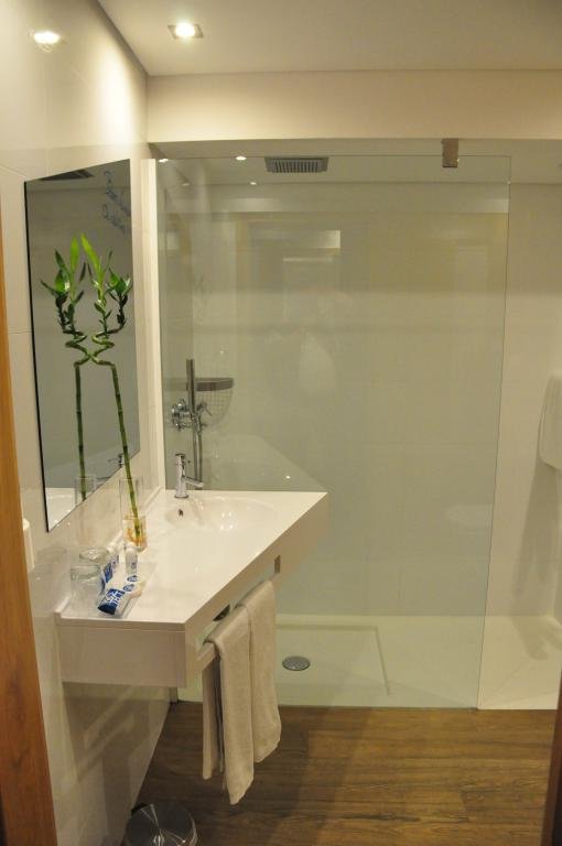 TRYP by Wyndham Leiria-浴室