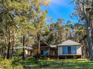 Chandeliers on Abbey主图