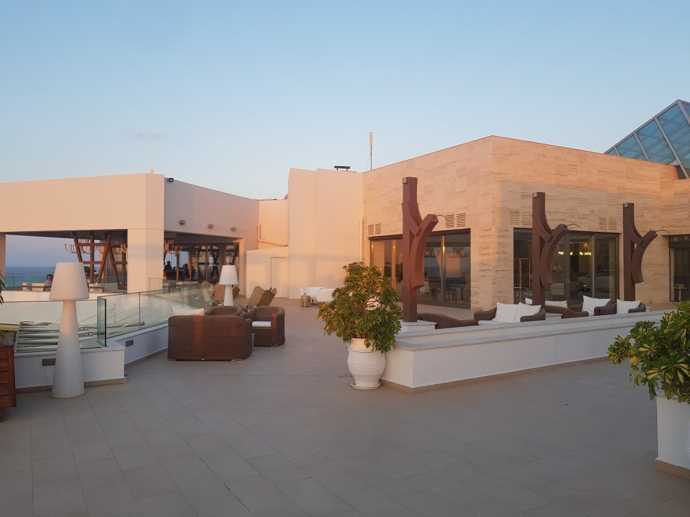 The Royal Blue Resort主图