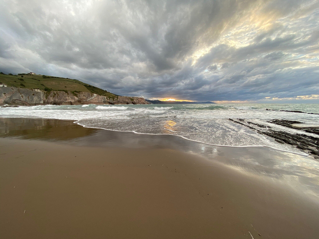 Playa de Itzurun景点图片