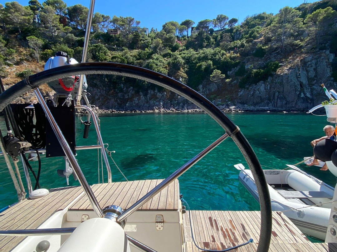 Skipperclub SailingTeam-韦内雷港必去景点