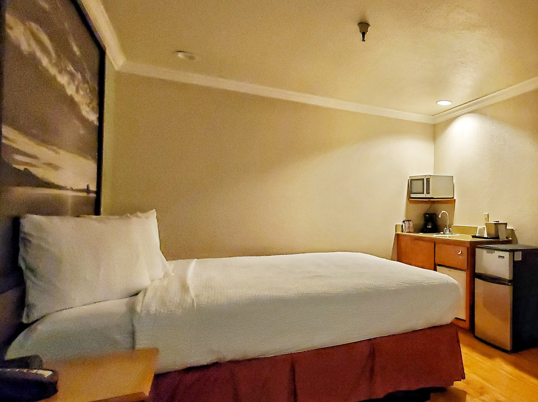 Upper Lake Inn and Suites主图