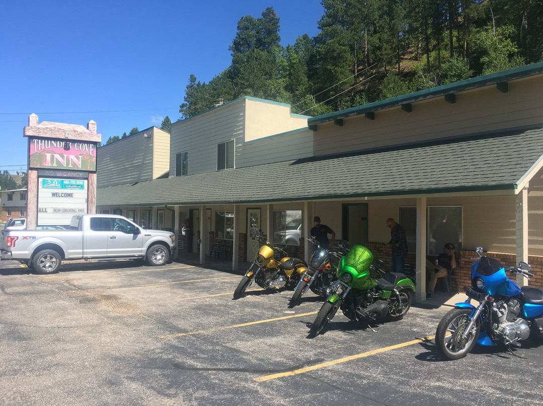 Thunder Cove Hotel主图