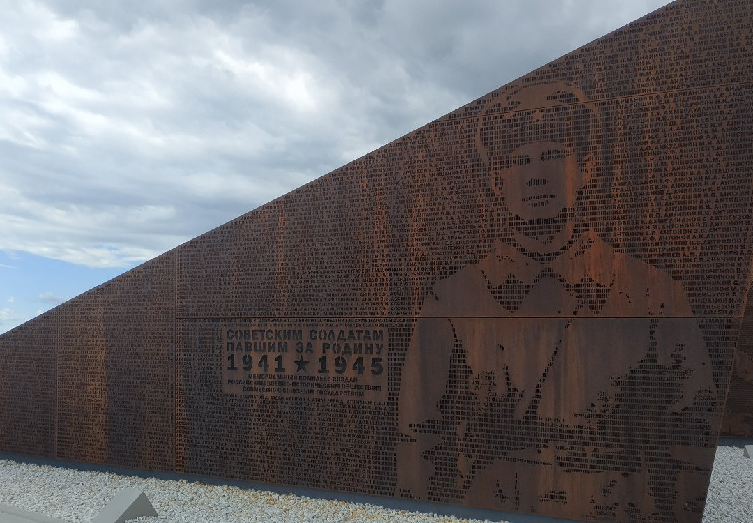Rzhevskiy Memorial to a Soviet Soldier景点图片
