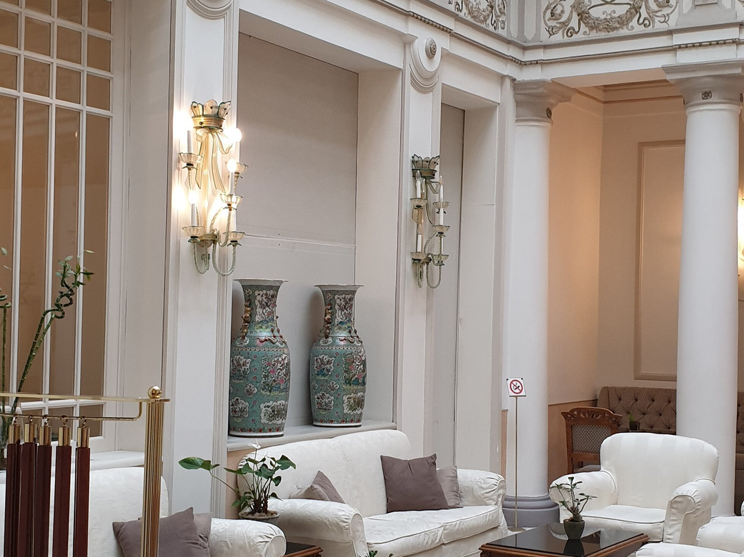 1890金冠酒店主图