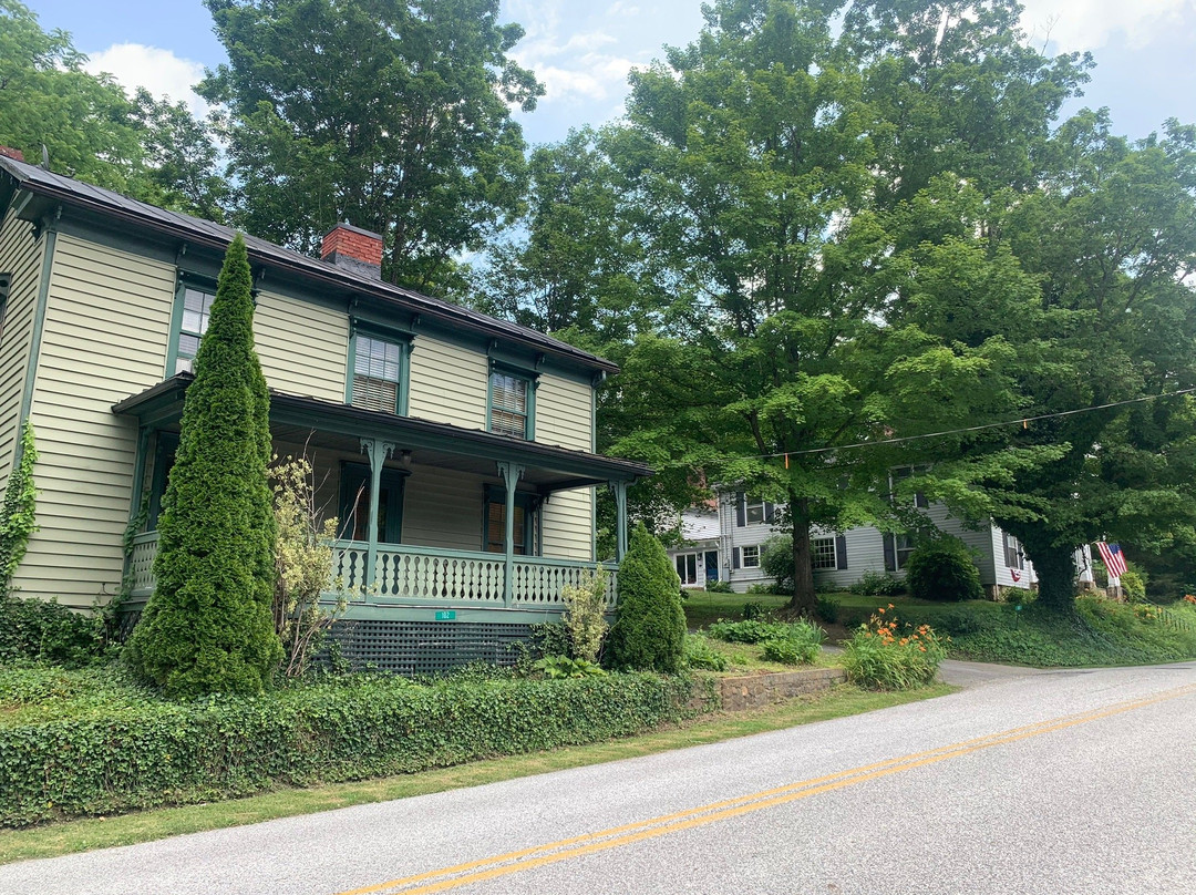 The Inn At Gristmill Square主图