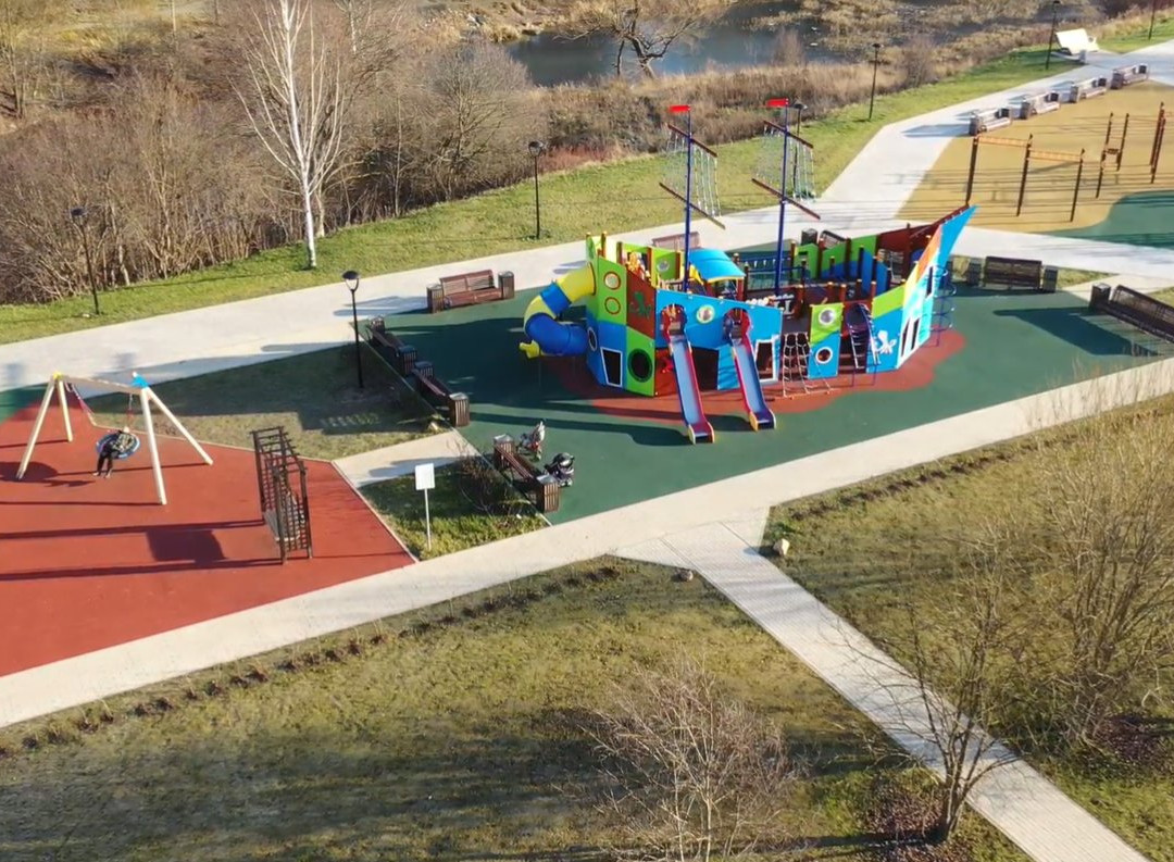 Recreation Area at the Lower Kamenskiy Pond景点图片