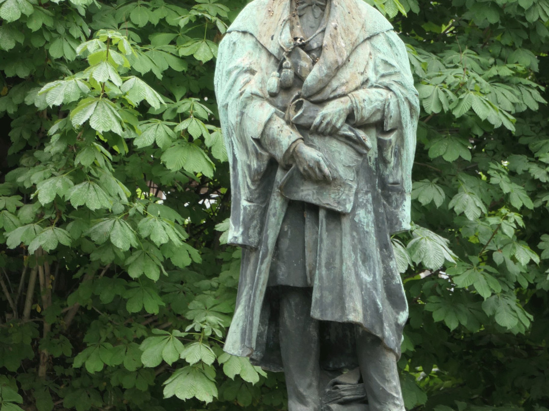 Standbeeld van Andre Dumont景点图片