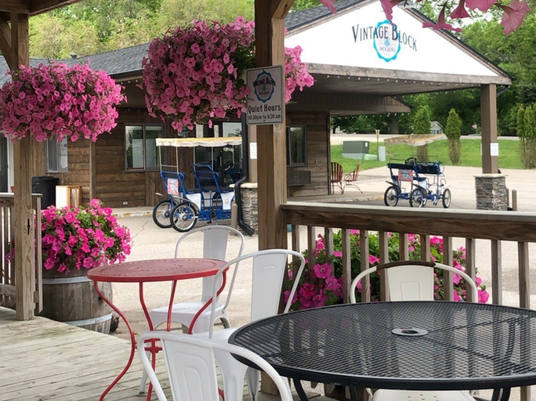 Vintage Block Inn & Suites主图