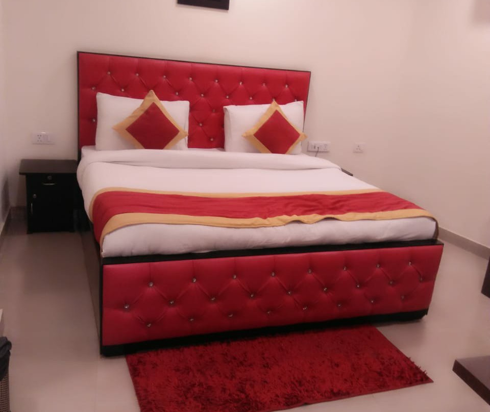 Hotel Kelvish Plaza主图