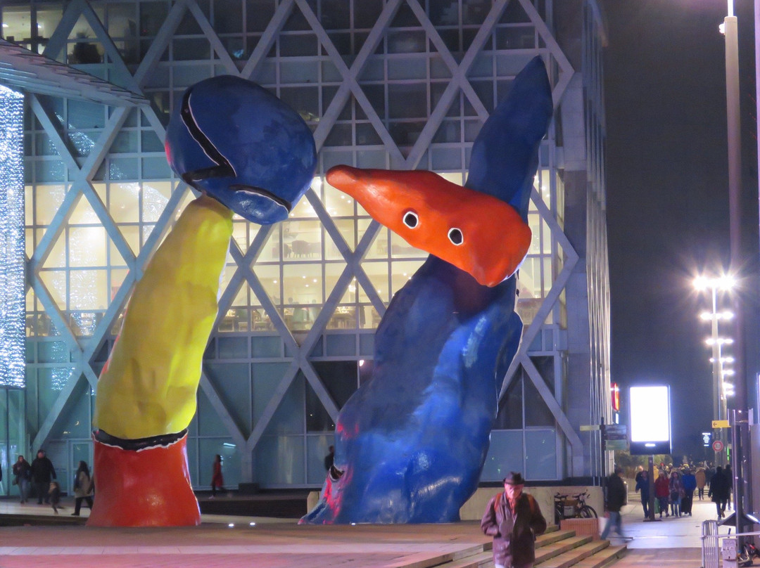 Deux Personnages Fantastiques景点图片