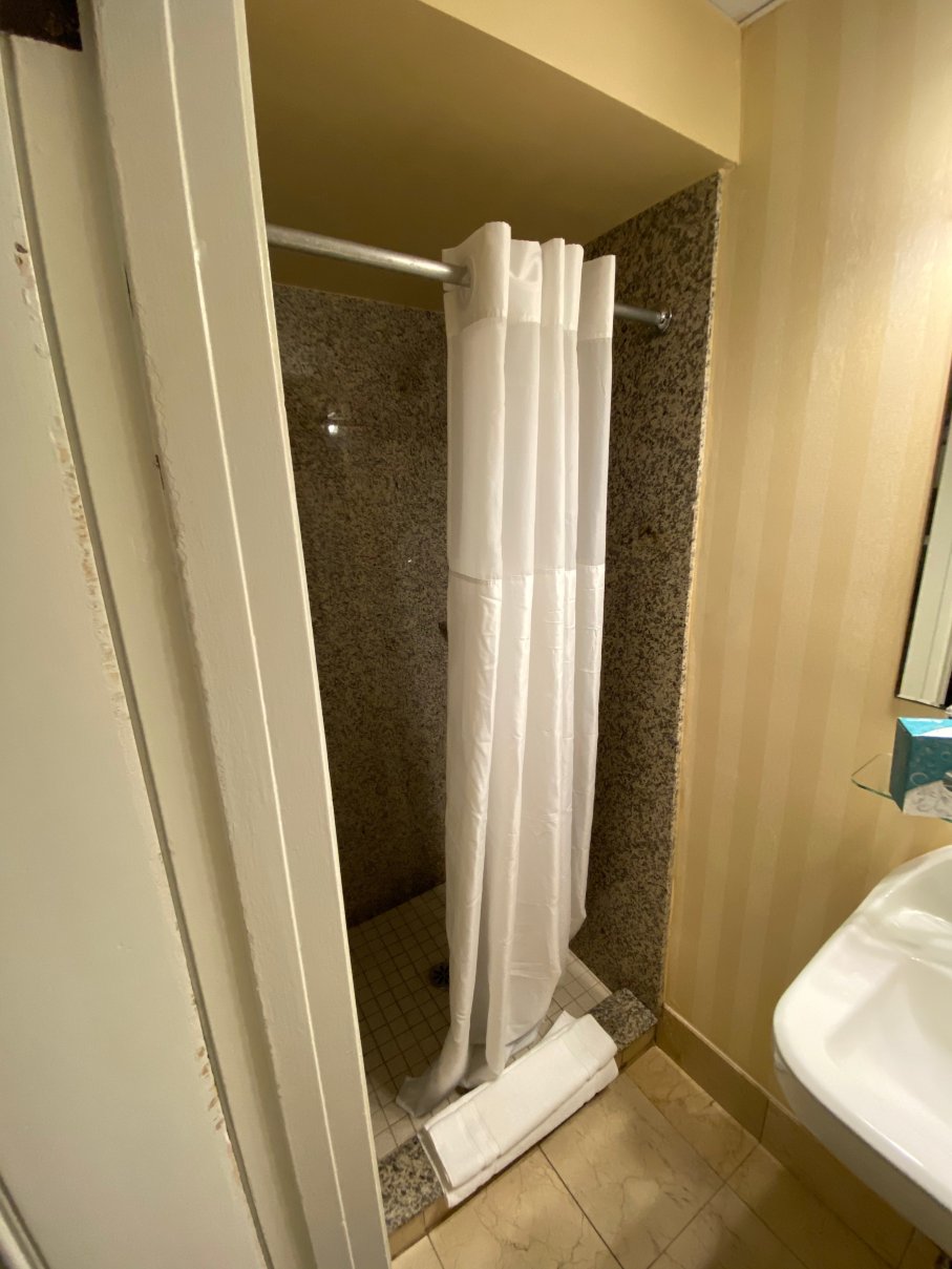 Hotel Whitcomb-浴室