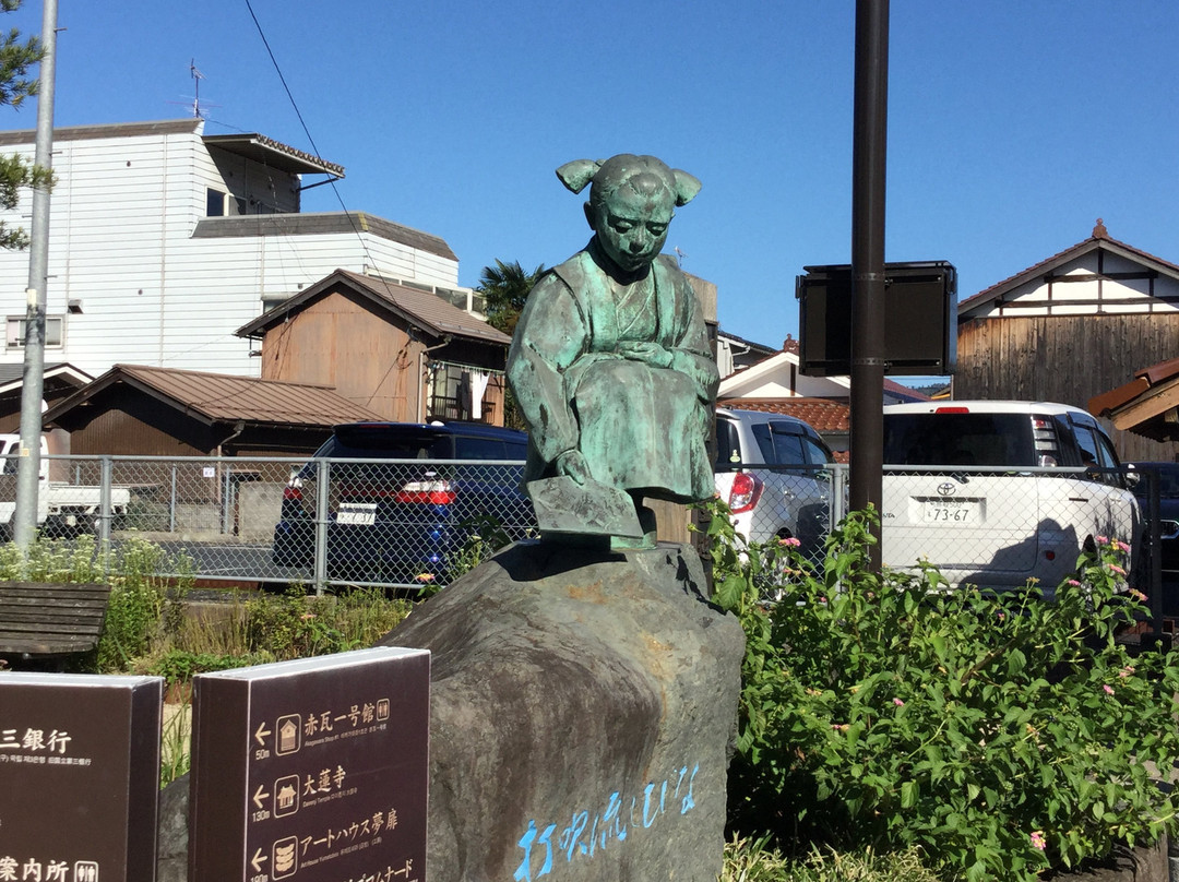 Uchibukinagashi Shibina Statue景点图片