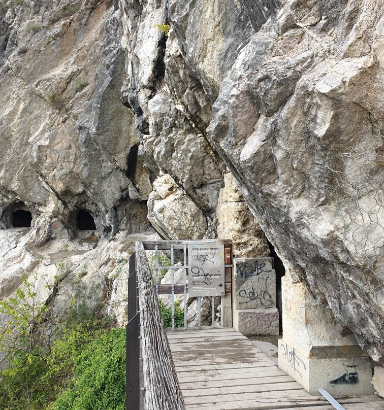 Grottes de Mandrin景点图片