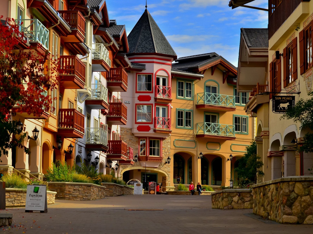 Sun Peaks Ski Resort景点图片