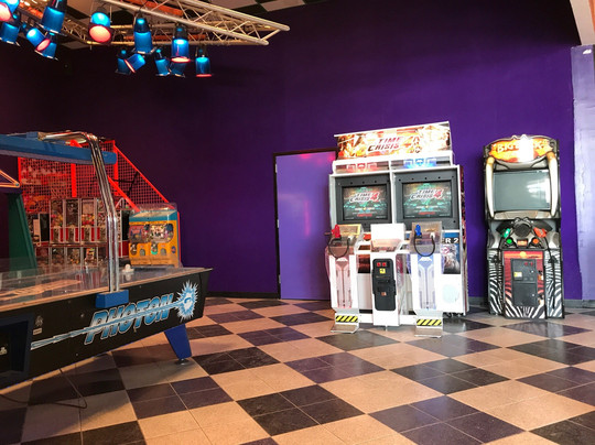 Colo旅游景点-Movies 12