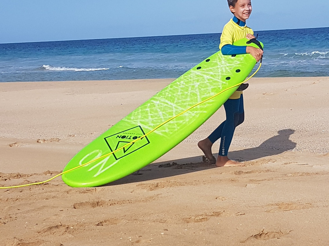 Shock Wave Surf & Windsurf School-El Cotillo必去景点