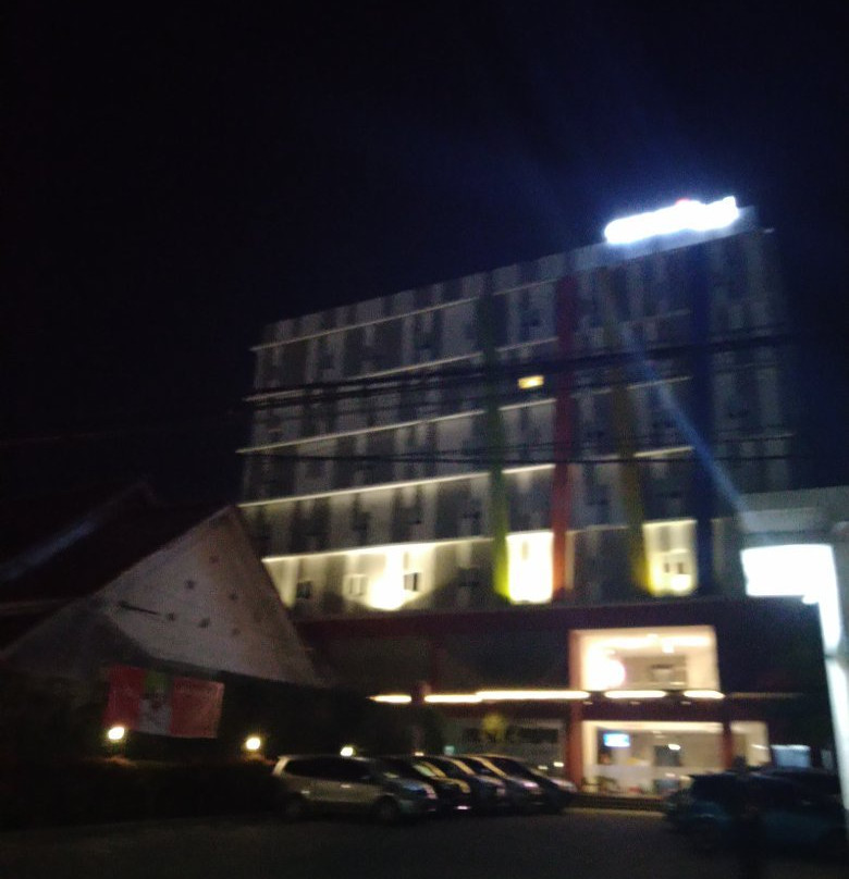 Lynn Hotel Serang主图