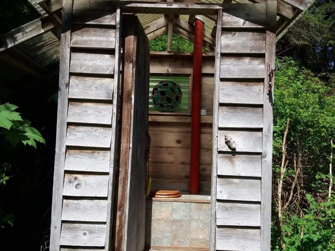 Across the Bay Tent and Breakfast主图