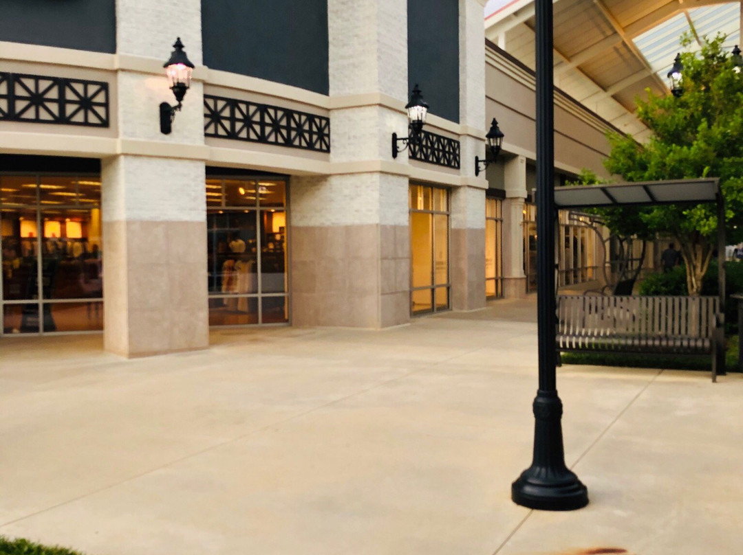 Tanger Outlets Mebane景点图片