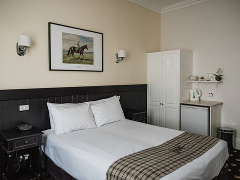 亚勒旺加酒店主图