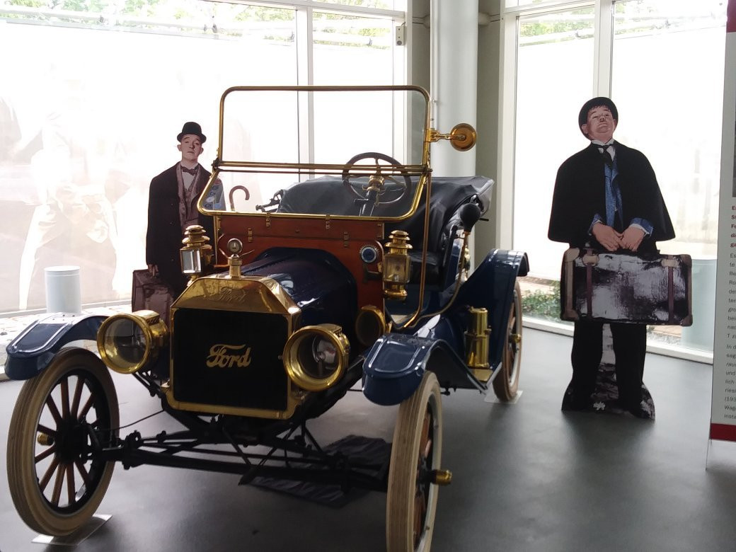 Central Garage Automuseum-巴特洪堡必去景点