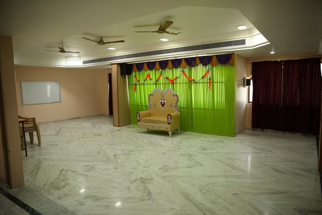 Valluvar Hotel主图