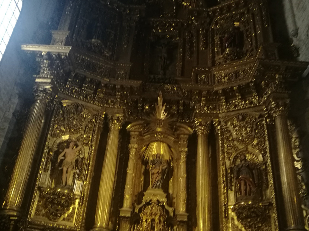 Iglesia de Santiago-Puente la Reina必去景点