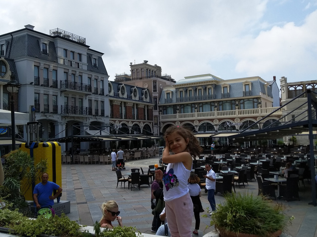 Piazza Square-巴统必去景点