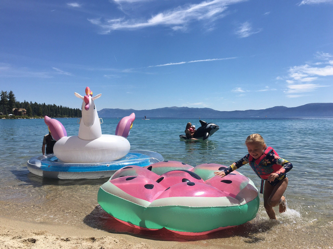 Meeks Bay Beach景点图片