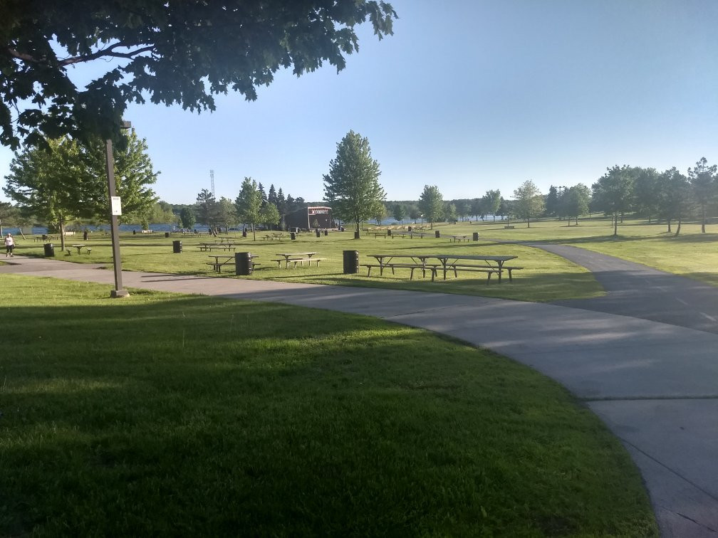 Lamoureux Park-康沃尔必去景点